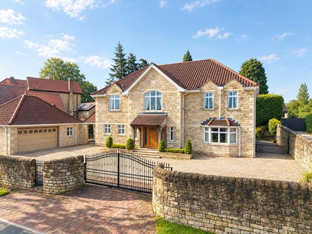 5 bedroom detached house for sale