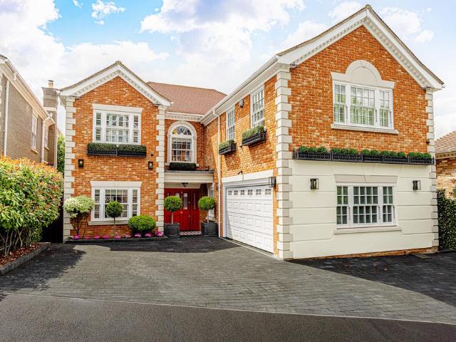 5 bedroom detached house for sale