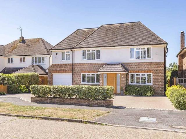 5 bedroom detached house for sale