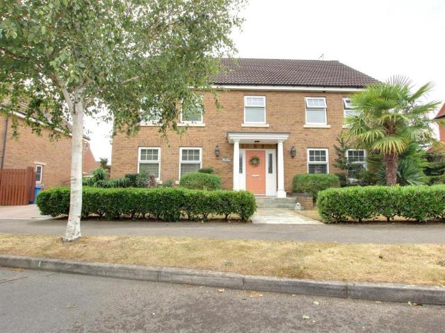 5 bedroom detached house for sale