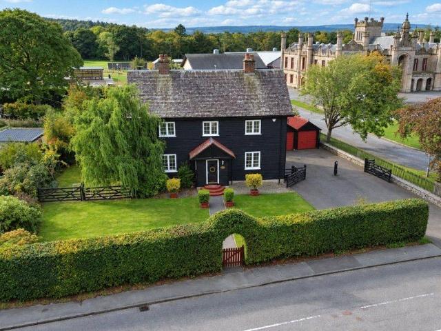 5 bedroom detached house for sale