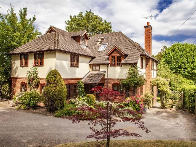 5 bedroom detached house for sale