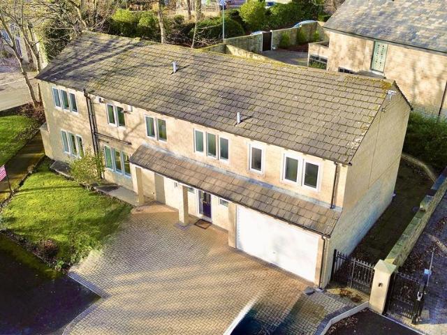 5 bedroom detached house for sale