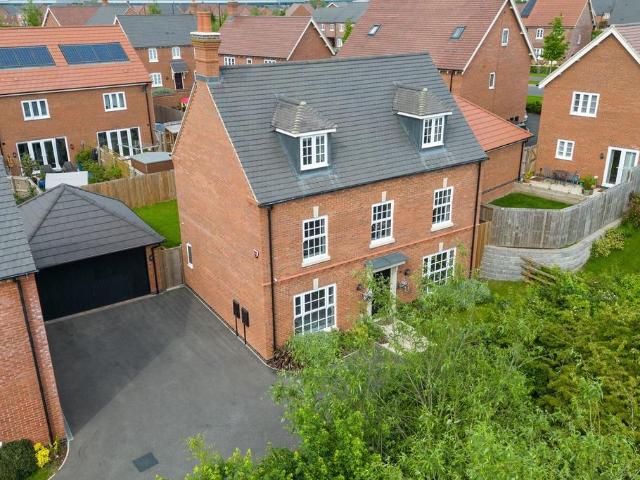 5 bedroom detached house for sale