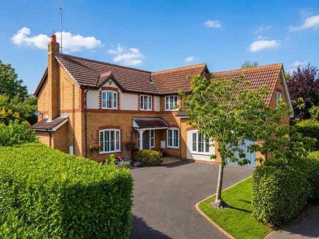 5 bedroom detached house for sale