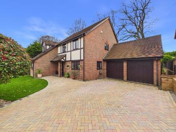 5 bedroom detached house for sale