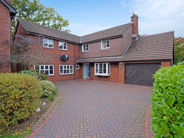 5 bedroom detached house for sale