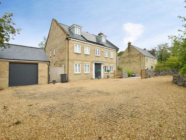 5 bedroom detached house for sale