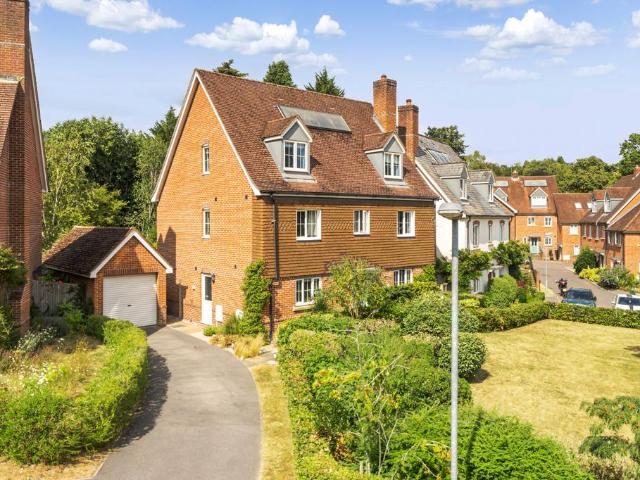 5 bedroom detached house for sale