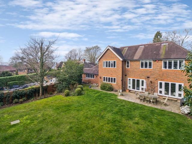 5 bedroom detached house for sale
