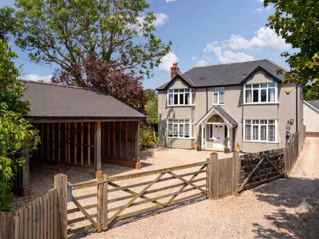 5 bedroom detached house for sale