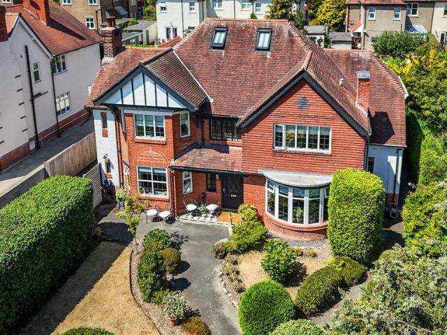 5 bedroom detached house for sale