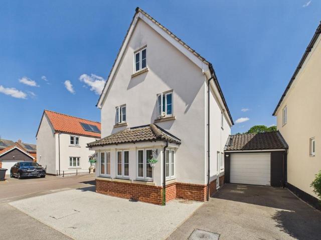 5 bedroom detached house for sale