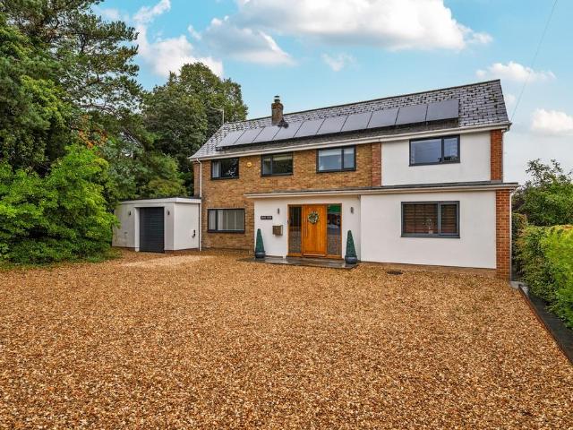 5 bedroom detached house for sale