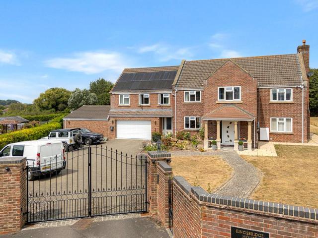 5 bedroom detached house for sale