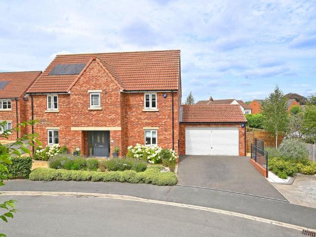 5 bedroom detached house for sale