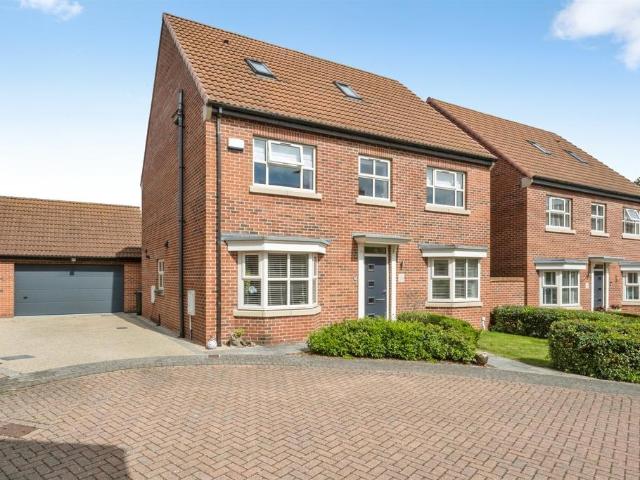5 bedroom detached house for sale