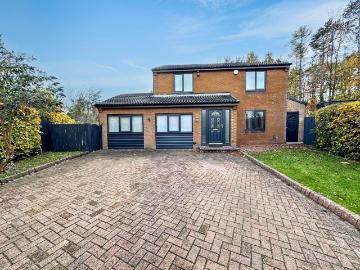 5 bedroom detached house for sale