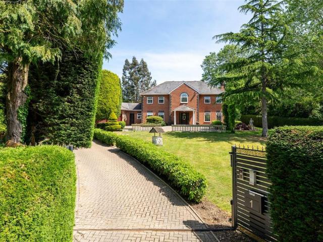 5 bedroom detached house for sale