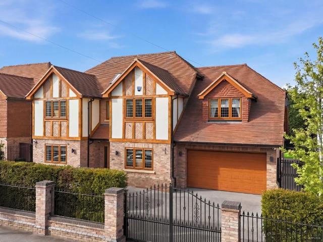 5 bedroom detached house for sale