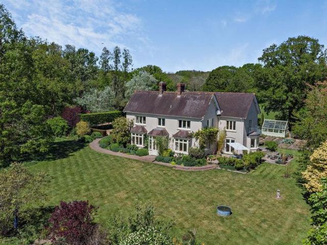 5 bedroom detached house for sale