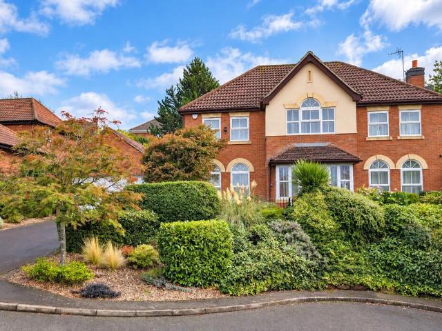 5 bedroom detached house for sale