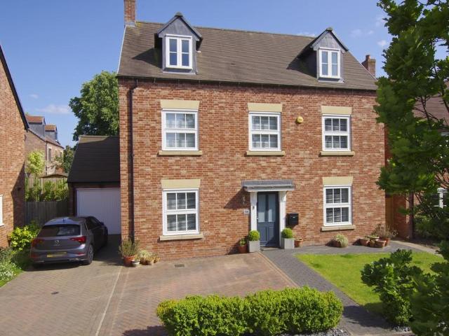 5 bedroom detached house for sale