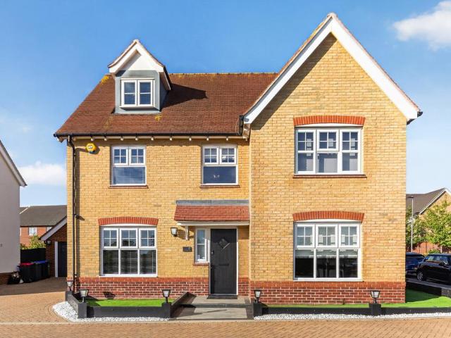 5 bedroom detached house for sale