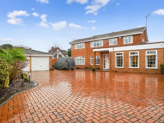 5 bedroom detached house for sale