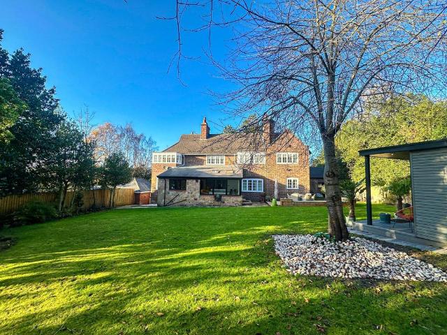 5 bedroom detached house for sale
