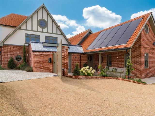 5 bedroom detached house for sale