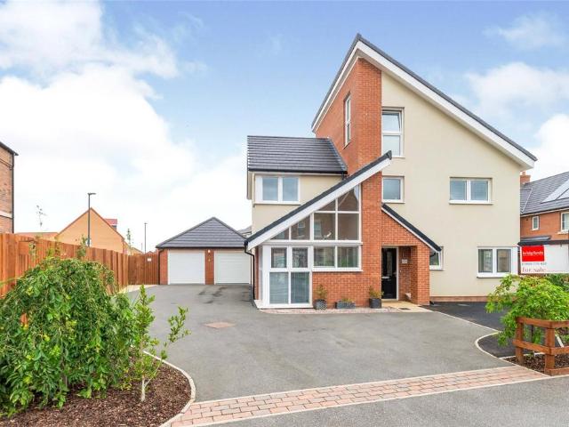 5 bedroom detached house for sale