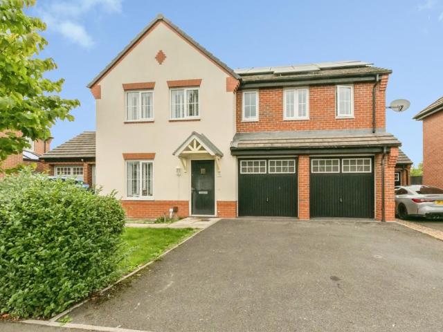 5 bedroom detached house for sale