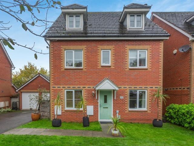 5 bedroom detached house for sale