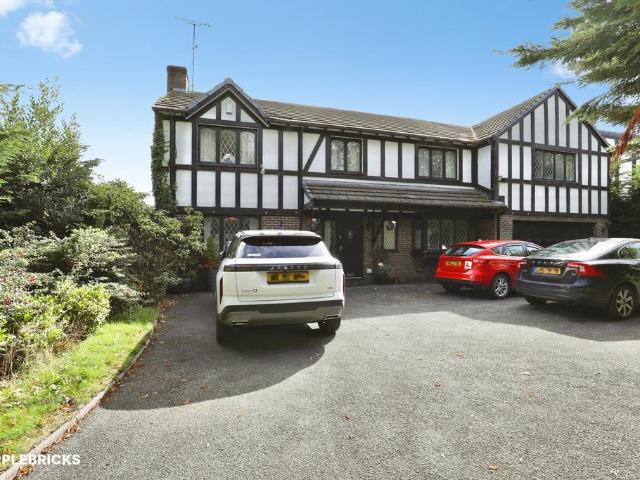 5 bedroom detached house for sale