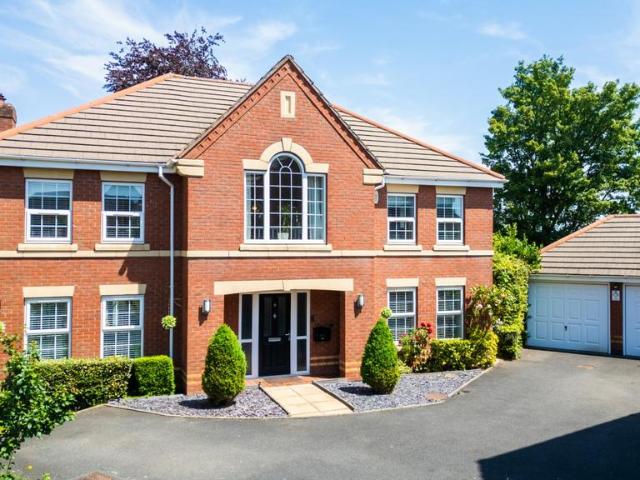 5 bedroom detached house for sale