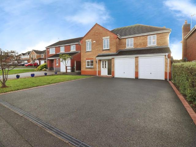 5 bedroom detached house for sale