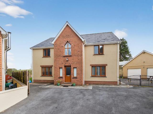 5 bedroom detached house for sale