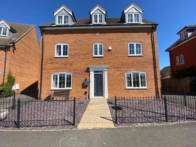 5 bedroom detached house for sale