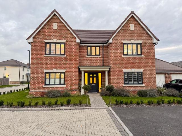 5 bedroom detached house for sale