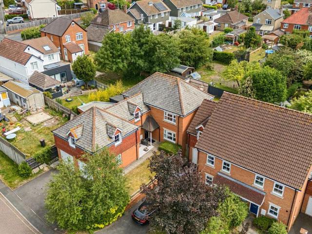 5 bedroom detached house for sale