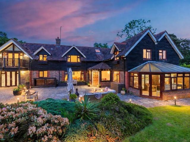 5 bedroom detached house for sale
