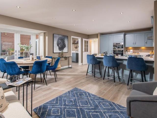 5 bedroom detached house for sale