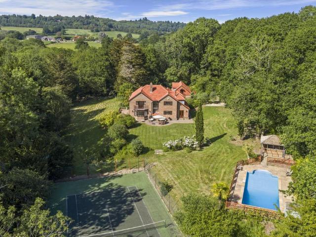 5 bedroom detached house for sale