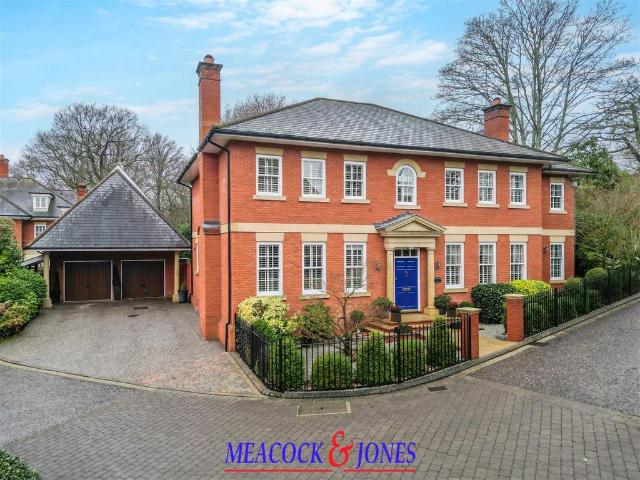5 bedroom detached house for sale
