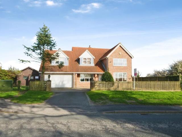 5 bedroom detached house for sale