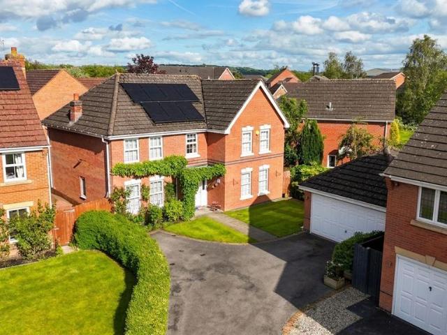 5 bedroom detached house for sale
