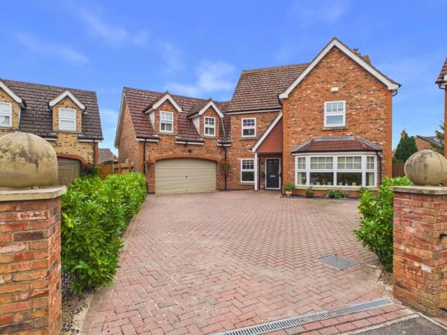 5 bedroom detached house for sale