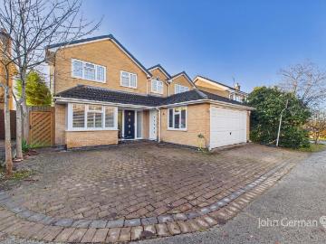 5 bedroom detached house for sale