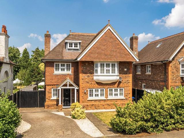 5 bedroom detached house for sale